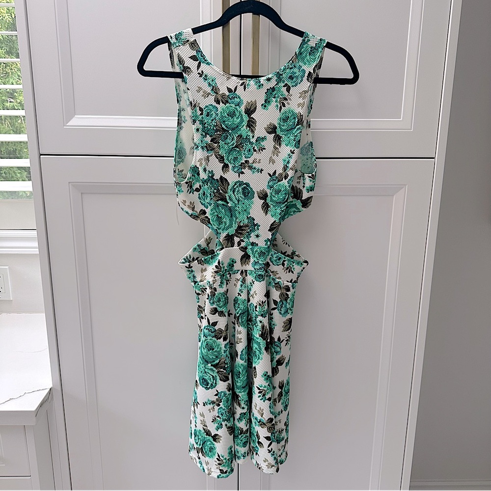 NWT - Aqua and White Floral Rose Cut Out Flare Cocktail Dress - Picture 4 of 8